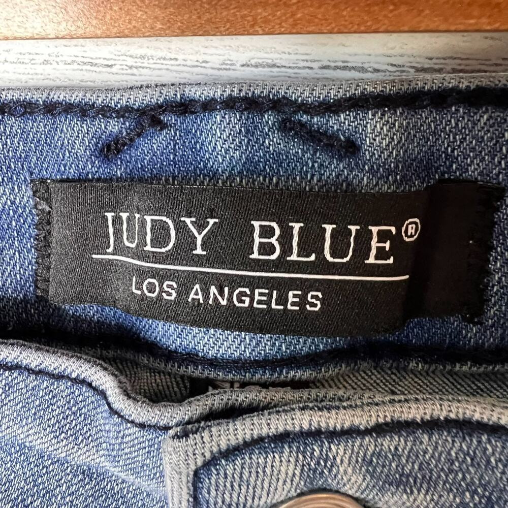 Judy Blue Jeans Womens Size 5/27 Relaxed fit Medium Wash Raw Distressed Hem - Picture 9 of 16